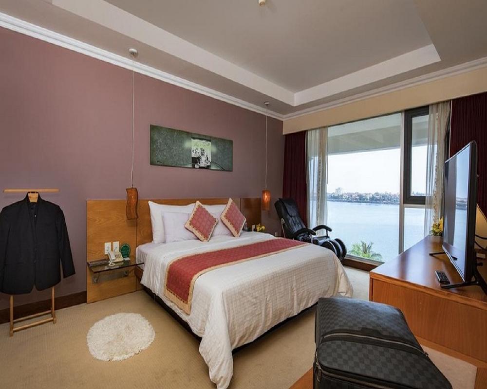 房间图片 行政套房，配备 1 张特大床，可欣赏海景