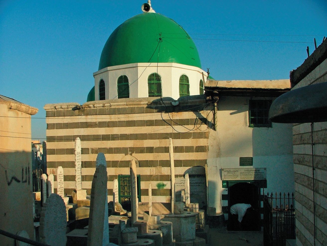 THE SHRINES OF THE ALIDS IN MEDIEVAL SYRIA SUNNIS